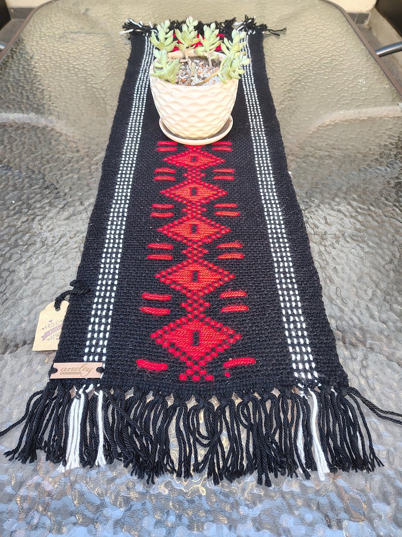 Caminos de mesa tejidos en telar Rupu Negro artesanales